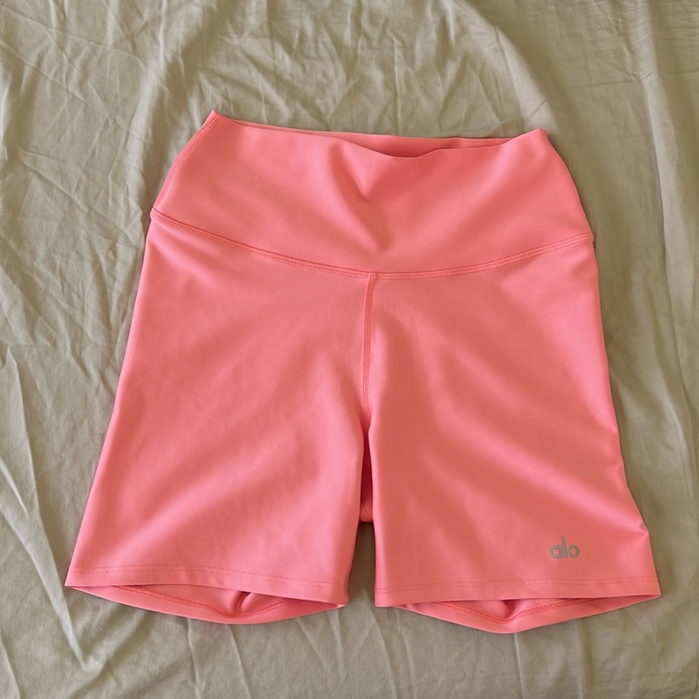 LIKE NEW ALO 5" Airlift Energy Short, Strawberry Lemonade, size S - Picture 2 of 5